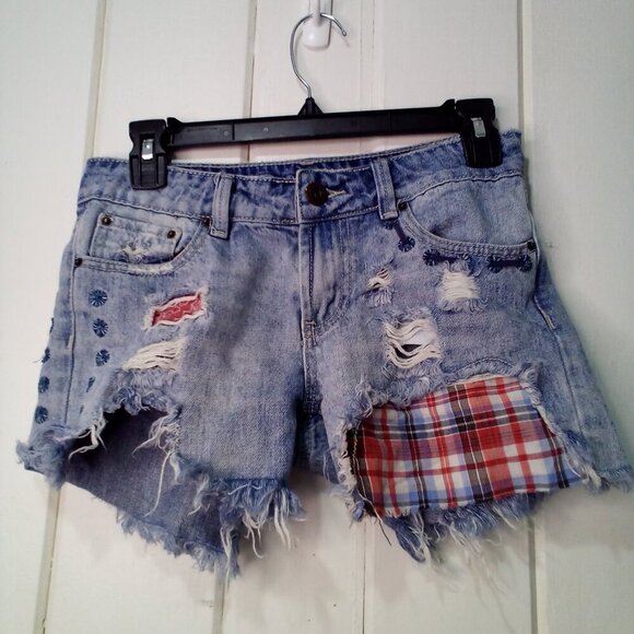 Indigo Rein Denim Shorts Juniors 1 Cut-off Raw Hem Distressed Plaid Festival - Picture 2 of 16